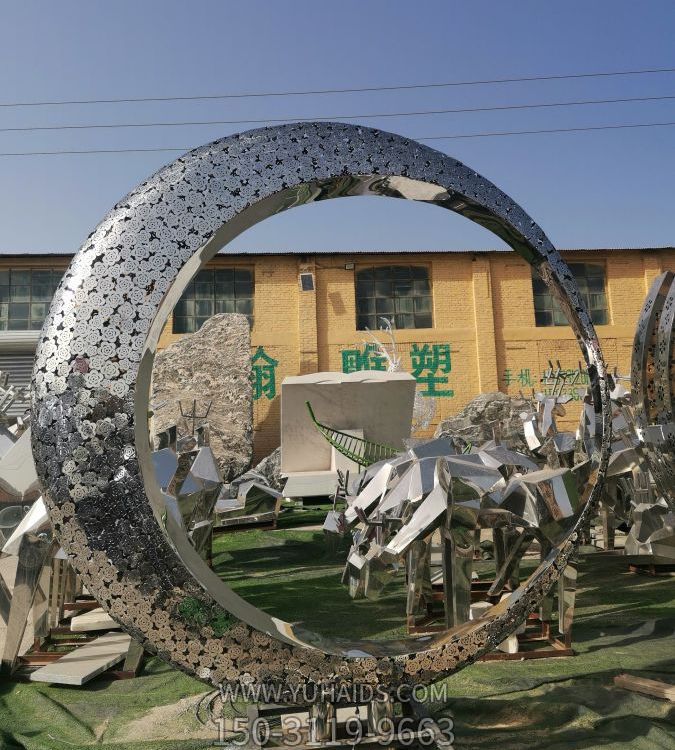 小区别墅摆放创意 不锈钢镂空圆环水景雕塑
