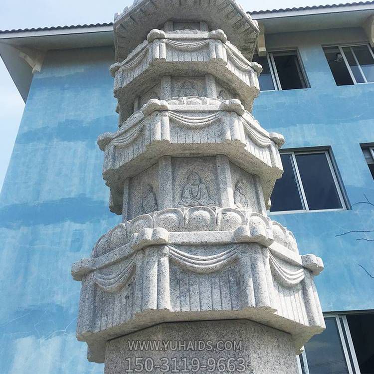 寺庙古建十三层石塔雕塑