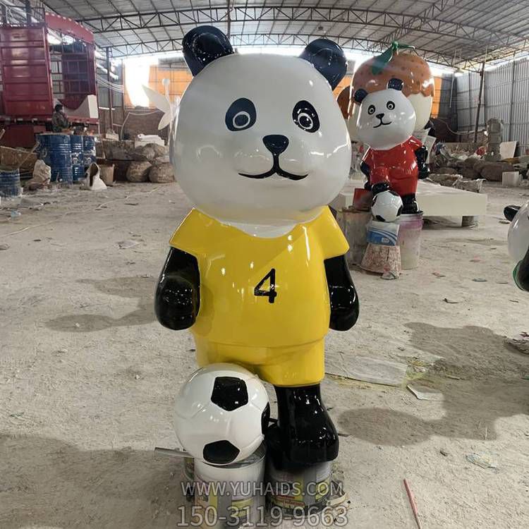 玻璃钢彩绘卡通踢足球熊猫公仔雕塑