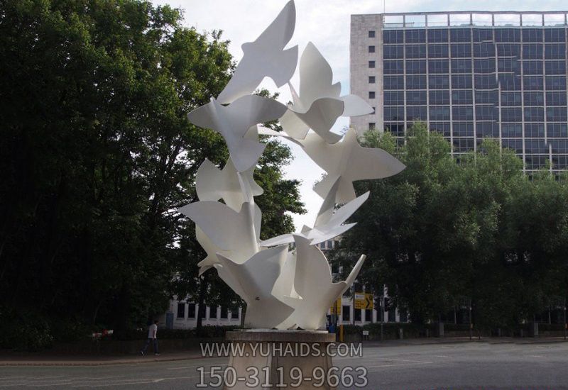 玻璃钢城市花园创意放飞的鸽子雕塑