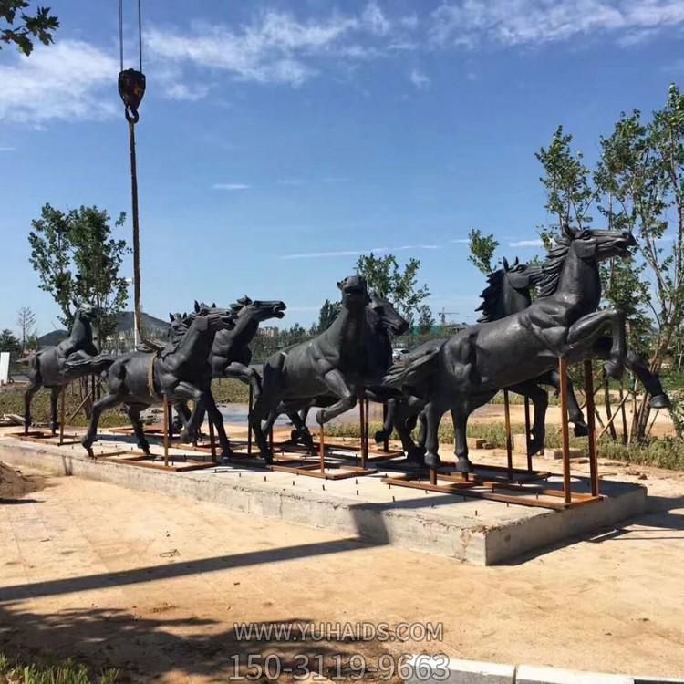 景点摆放玻璃钢仿铜奔跑的马园林雕塑