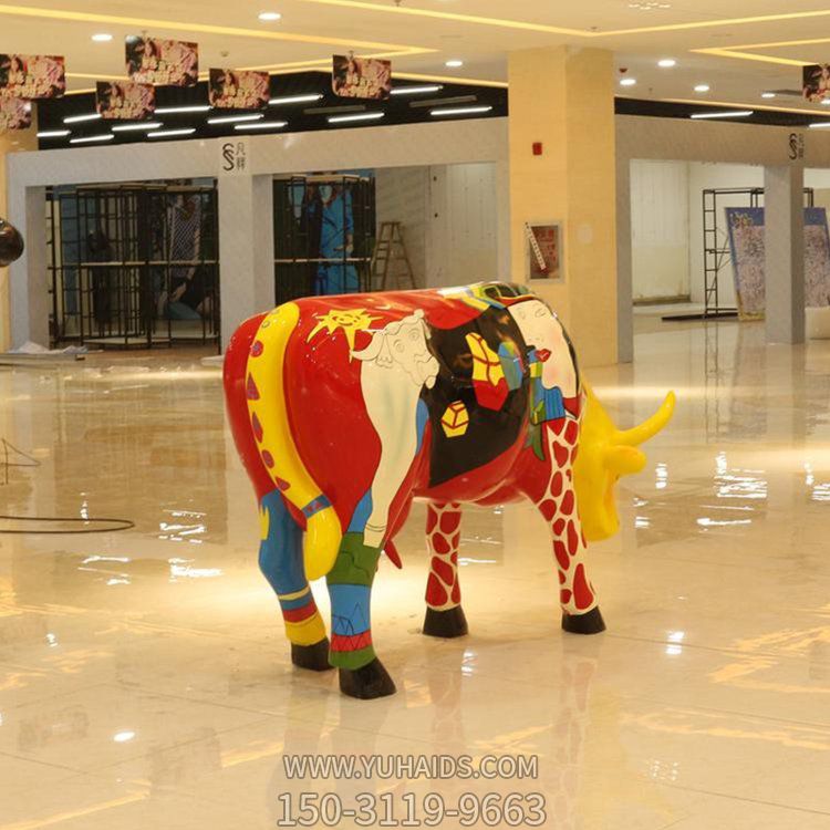 商场室内摆放大型玻璃钢彩绘牛动物小品雕塑