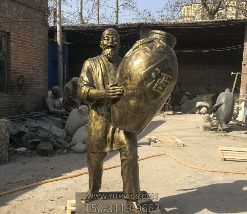 景区创意不锈钢仿铜人物抱着酒缸景观酒文化雕塑