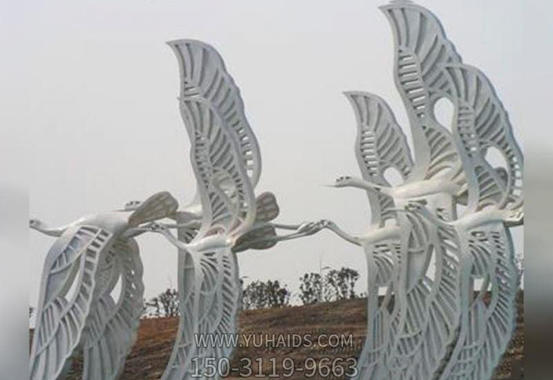 城市学校不锈钢镂空放飞的鹤雕塑