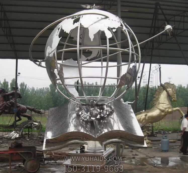 学校创意图书上的不锈钢抽象地球仪雕塑