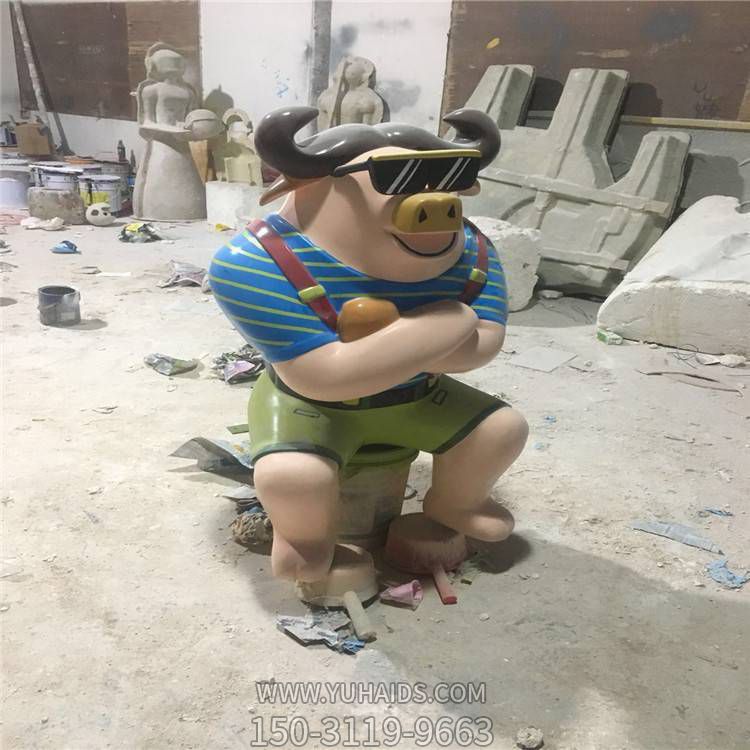 公园儿童娱乐场所广场门口 摆饰卡通雕塑玻璃钢牛摆件