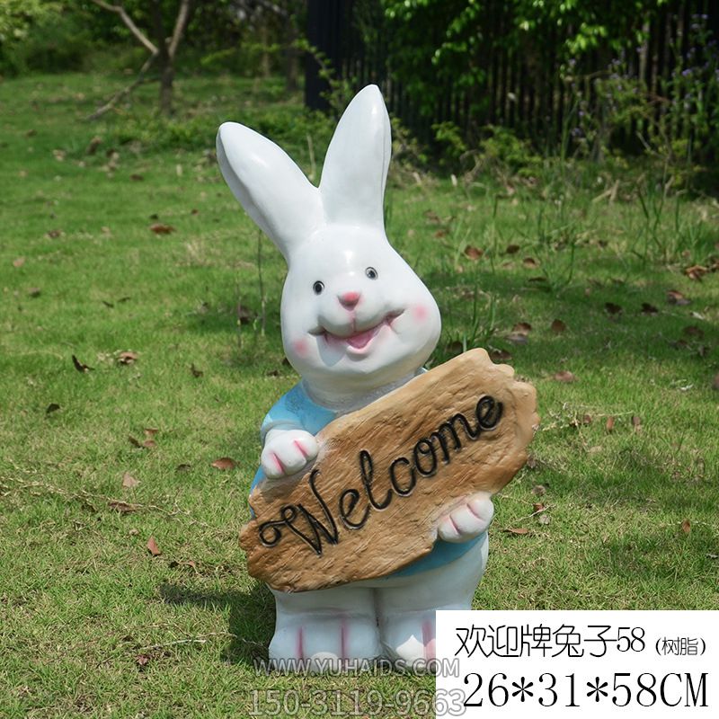 商业街一只拿牌子的树脂兔子雕塑