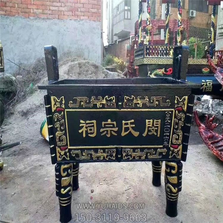宗祠室外摆放彩绘铸铁平口方鼎香炉雕塑