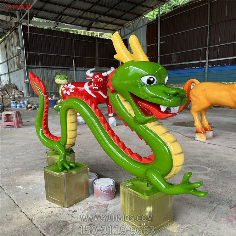 玻璃钢龙造型的卡通雕塑