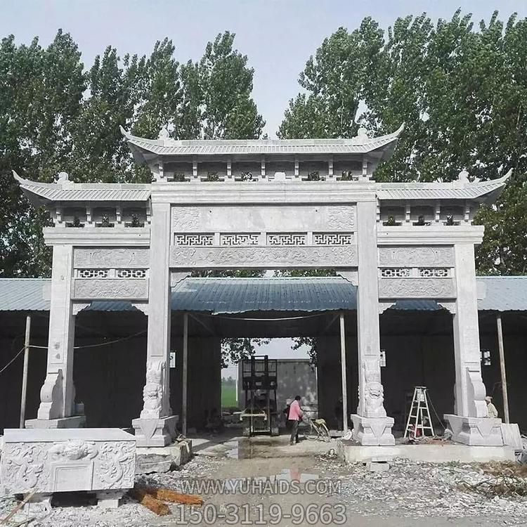 寺庙景区道路摆放青石雕刻仿古三门石雕牌坊雕塑