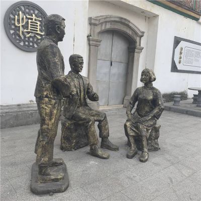 景区户外交谈的玻璃钢仿铜人物景观雕塑