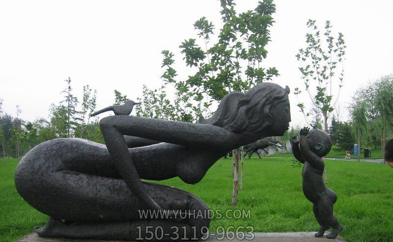 户外园林不锈钢仿铜亲吻母子雕塑