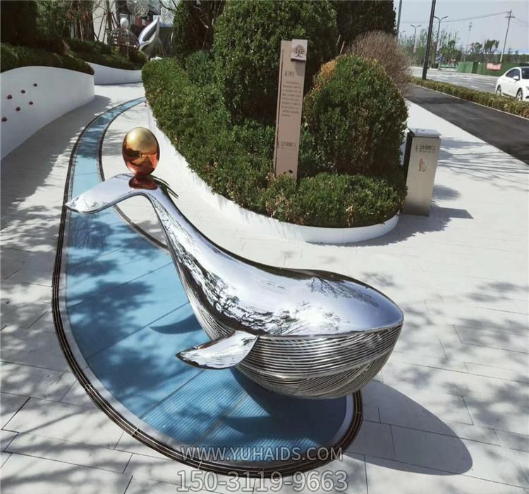 城市街道一只大号不锈钢海豚雕塑