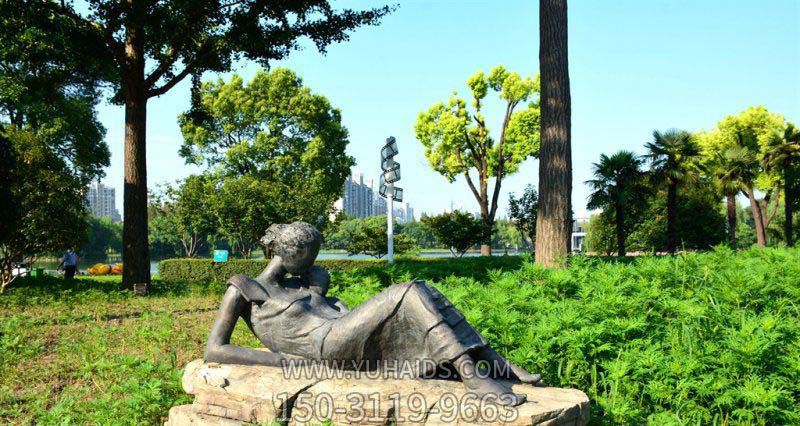 园林景区创意不锈钢躺着的母子diaos雕塑