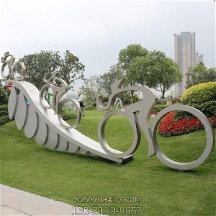 园林草坪运动创意骑自行车的抽象人物雕塑