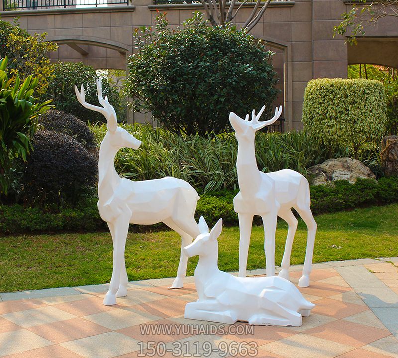 公园三只白色玻璃钢梅花鹿雕塑