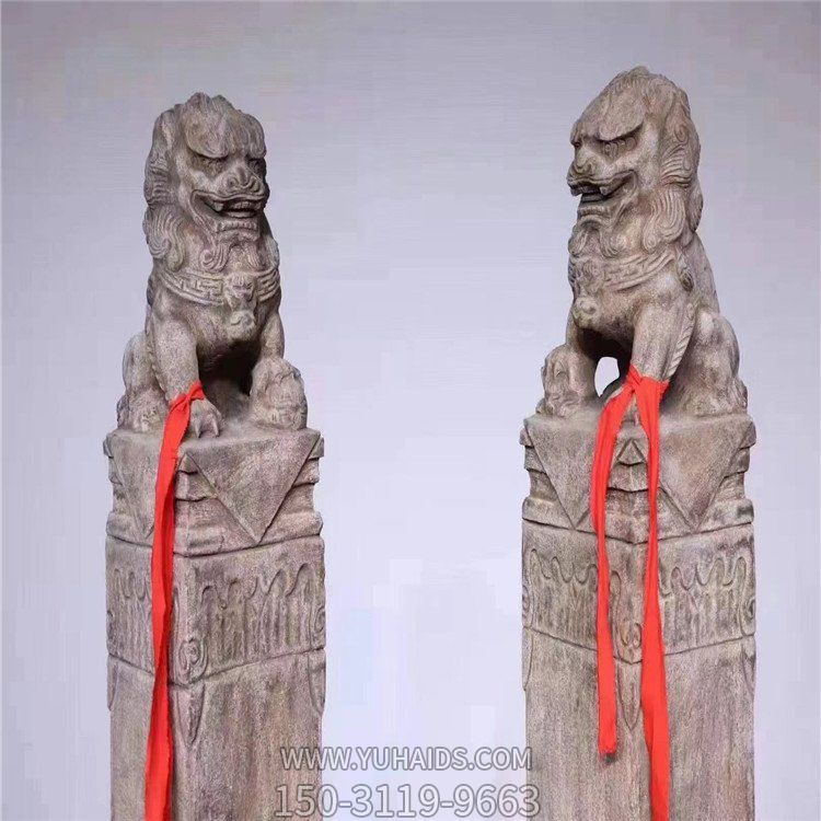 中式庭院门口装饰青石雕刻小狮子拴马石柱雕塑