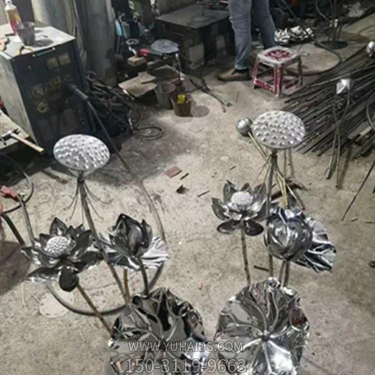 不锈钢镜面广场莲花脸莲蓬雕塑