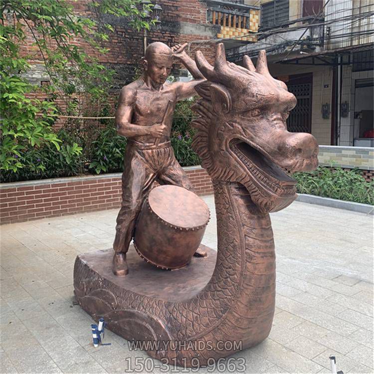 小区公园玻璃钢仿铜敲鼓的人物景观雕塑