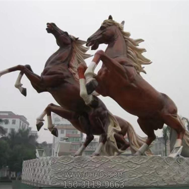 广场摆放大型玻璃钢仿真马动物雕塑