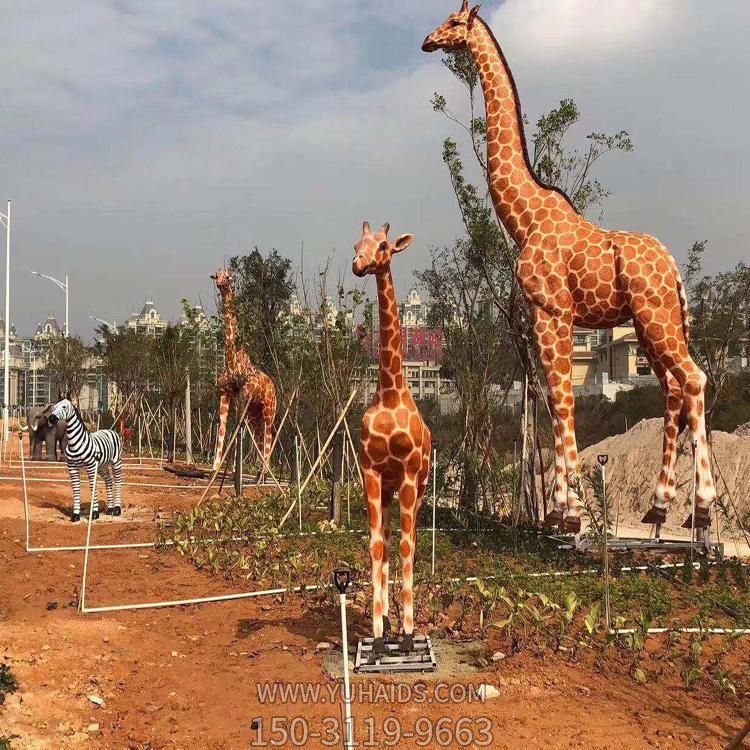 动物园玻璃钢仿真动物长颈鹿雕塑