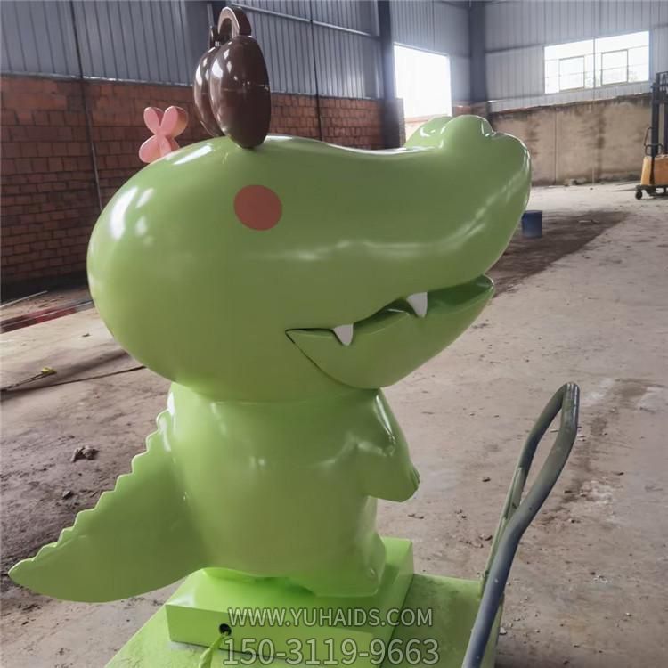 玻璃钢彩绘户外园林商场美陈摆件装饰品卡通鳄鱼雕塑