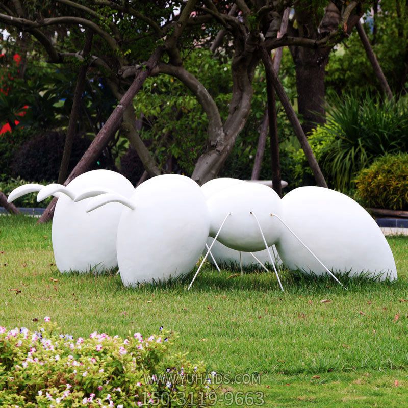 景区园林白色抽象大型玻璃钢蚂蚁雕塑