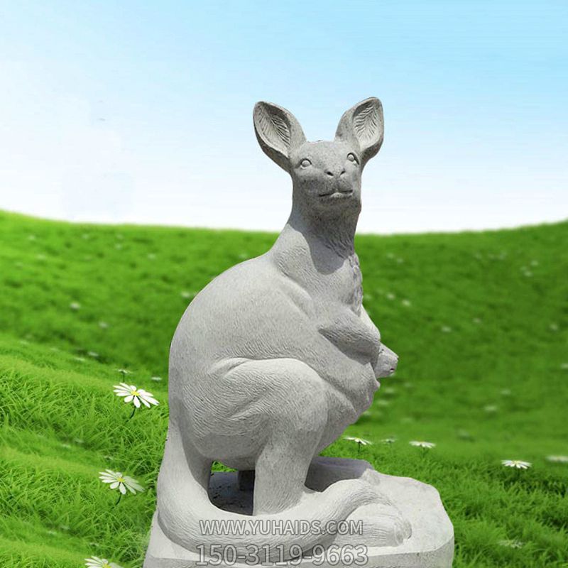 草坪摆放一只石雕袋鼠雕塑