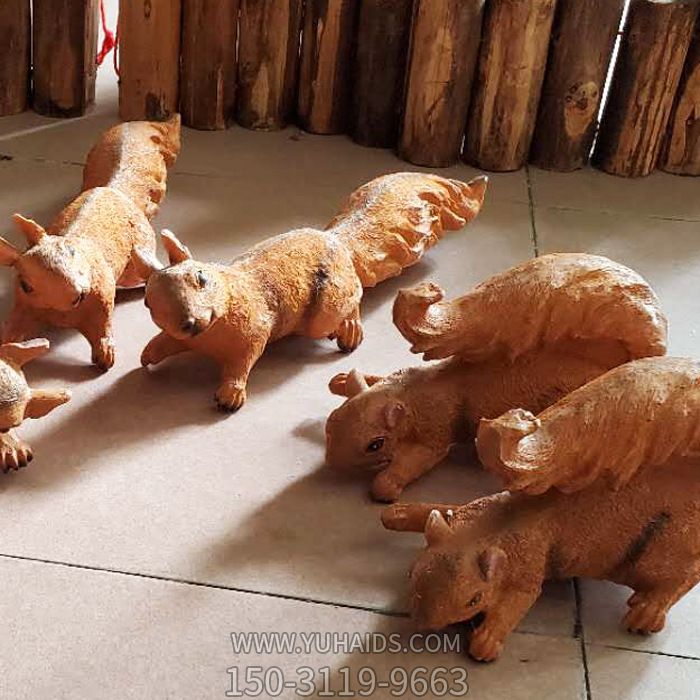 动物园一群玻璃钢抽象松鼠雕塑