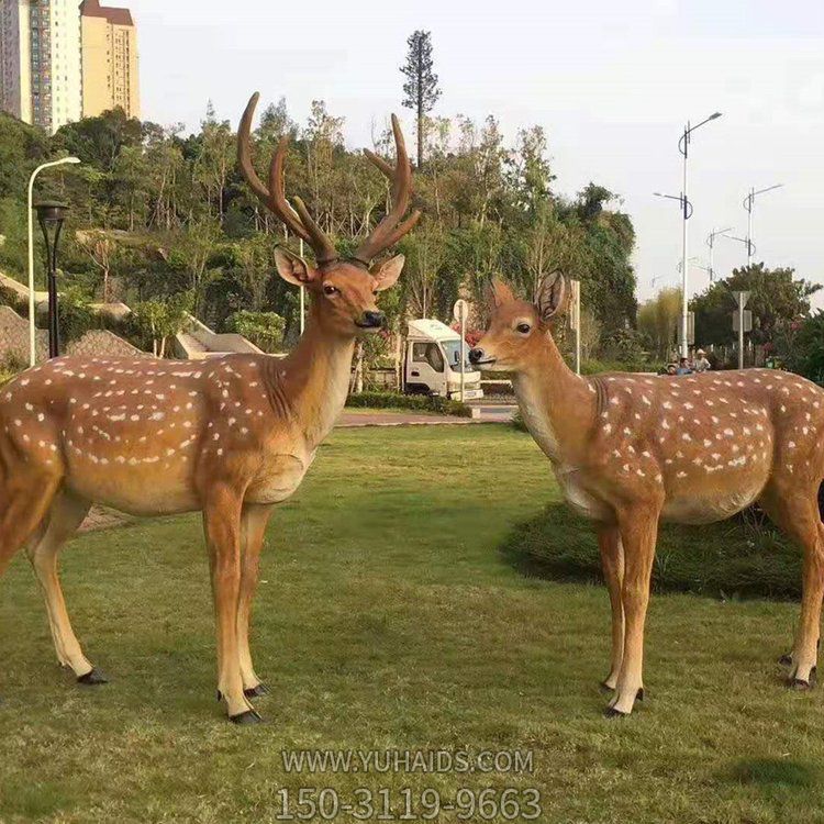 公园草坪玻璃钢仿真梅花鹿动物景观小鹿雕塑