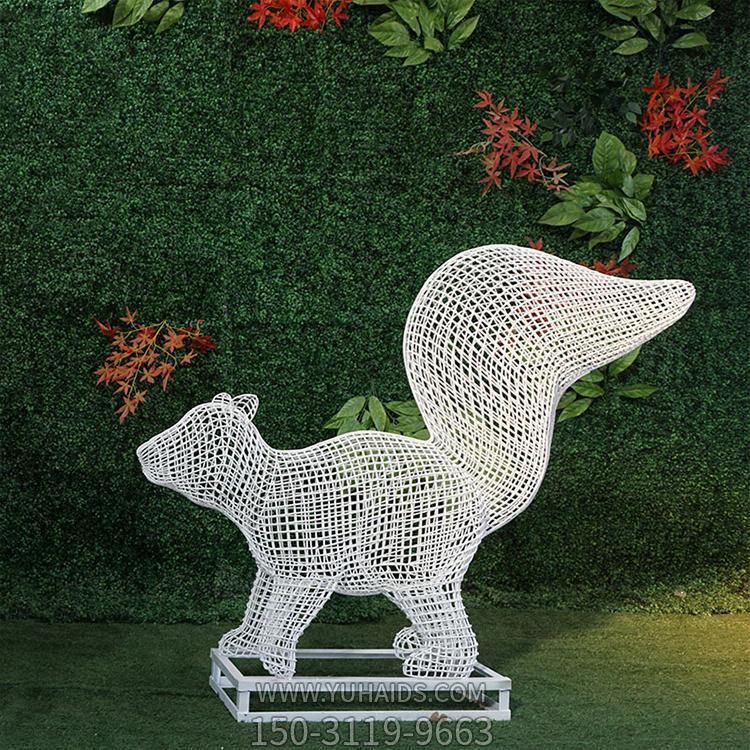 铁艺网格松鼠雕塑