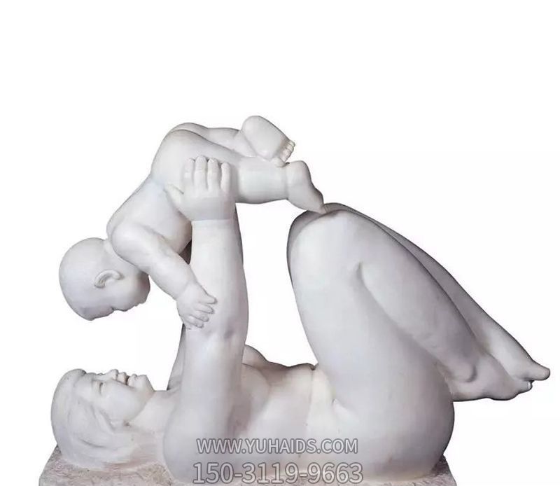 汉白玉抽象举高高的母子雕塑