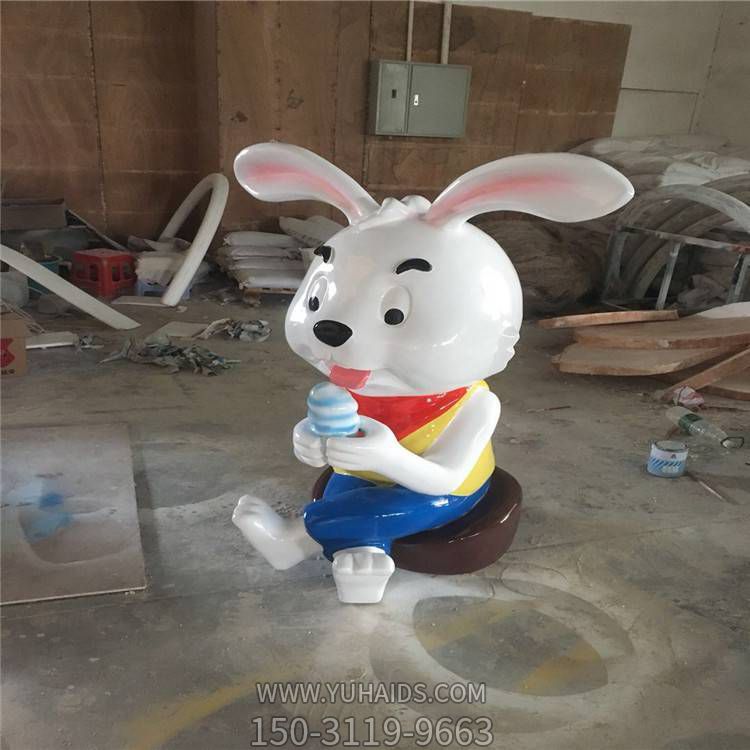 户外园林景观玻璃钢卡通小兔子雕塑