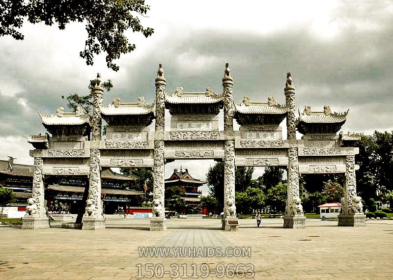 大型景区广场安放五门浮雕牌坊雕塑