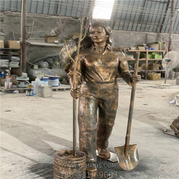 公园摆放玻璃钢种树人物情景主题雕塑