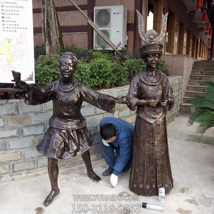 玻璃钢仿铜户外园林少数民族人物雕塑