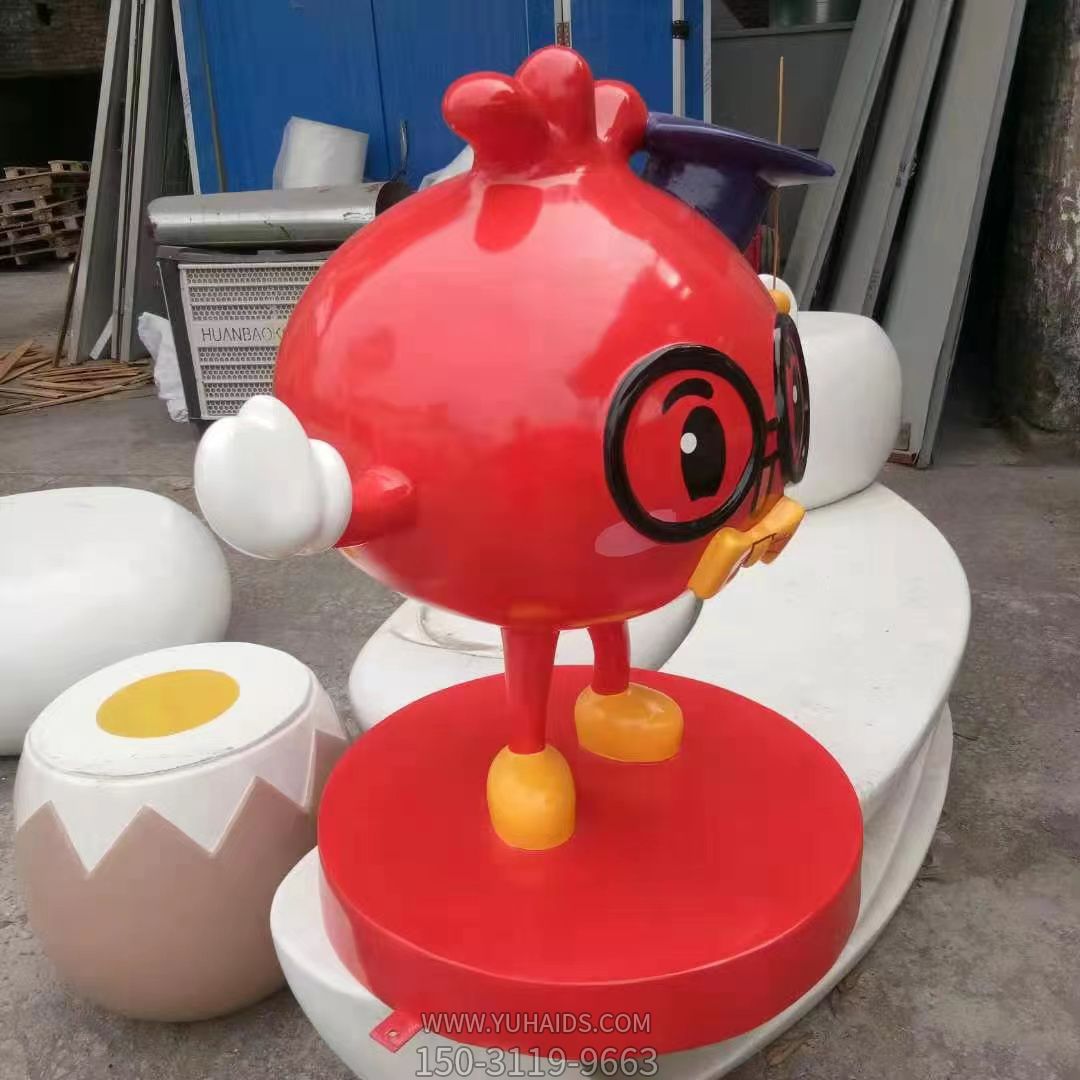戴眼镜的卡通公仔雕塑