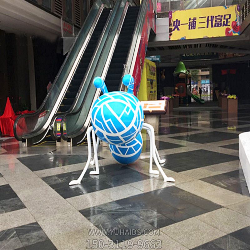 商业街户外彩绘穿衣蓝色玻璃钢蚂蚁雕塑
