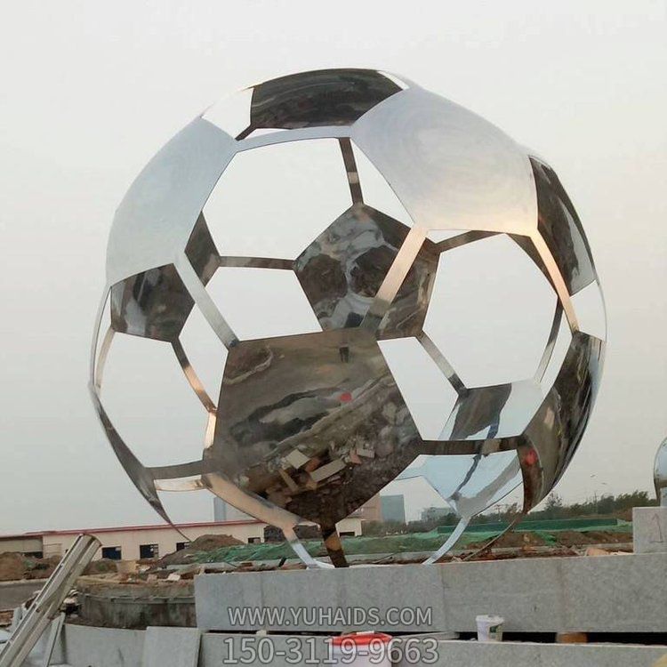 广场大型不锈钢镂空球雕塑