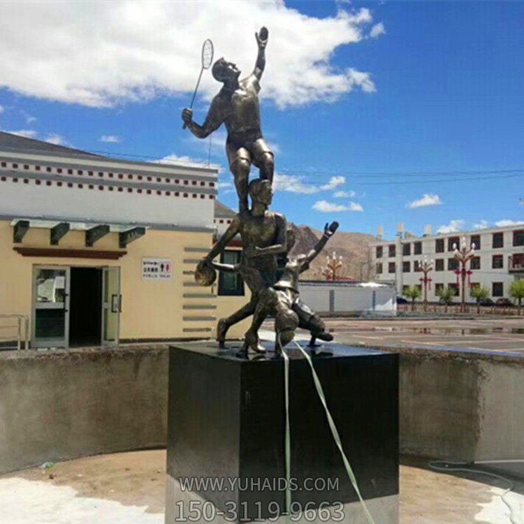 玻璃钢仿铜羽毛球篮球运动主题人物小品雕塑