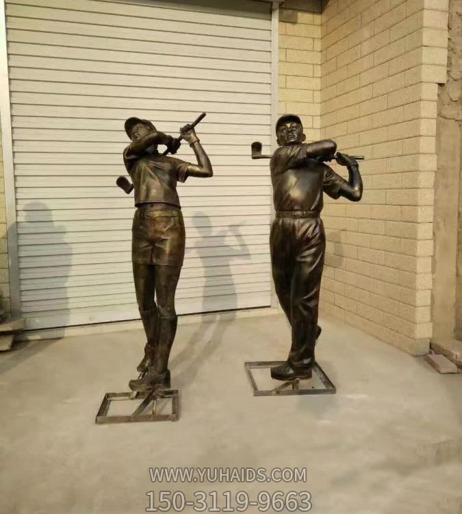 园林景区玻璃钢仿铜打高尔夫的人物雕塑