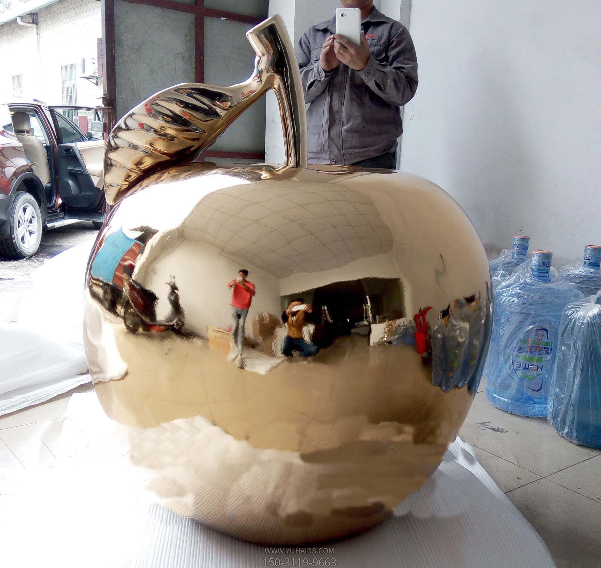 小区公园不锈钢镜面苹果景观雕塑