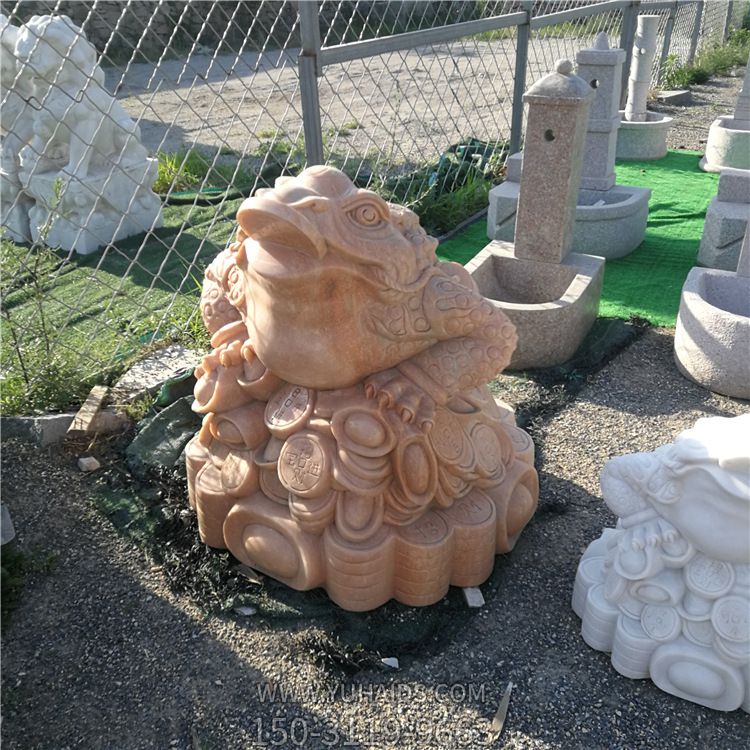 公园一只石雕抽象青蛙雕塑