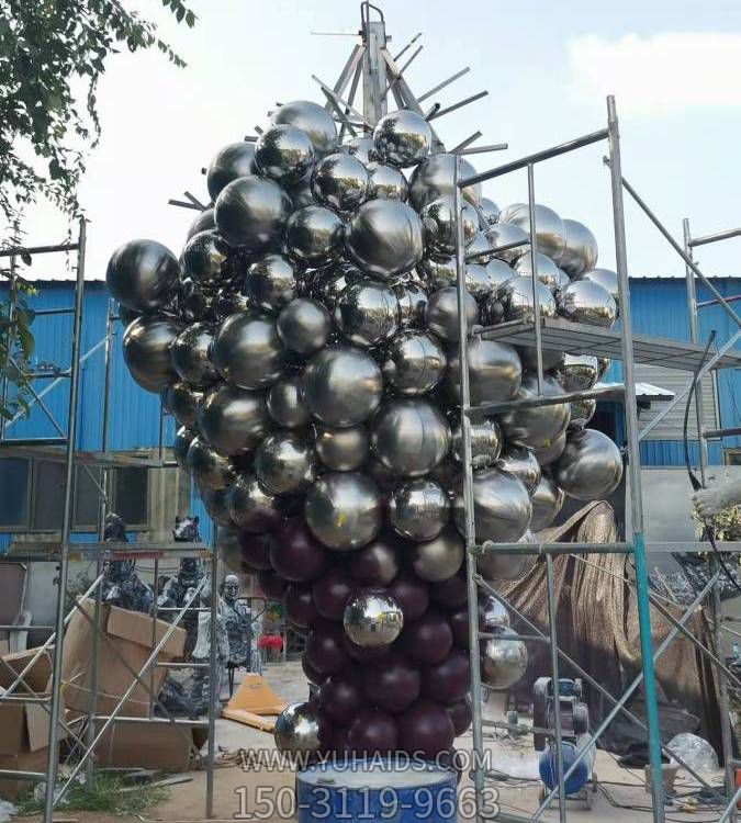 大型园林景观不锈钢镜面水果景观葡萄雕塑