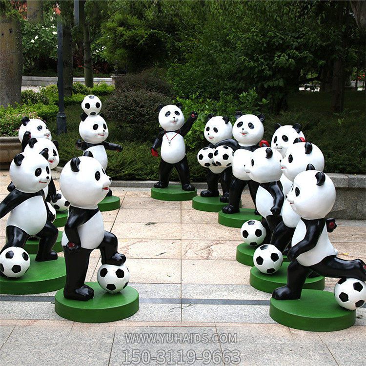 校园玻璃钢彩绘卡通熊猫足球小品摆件雕塑