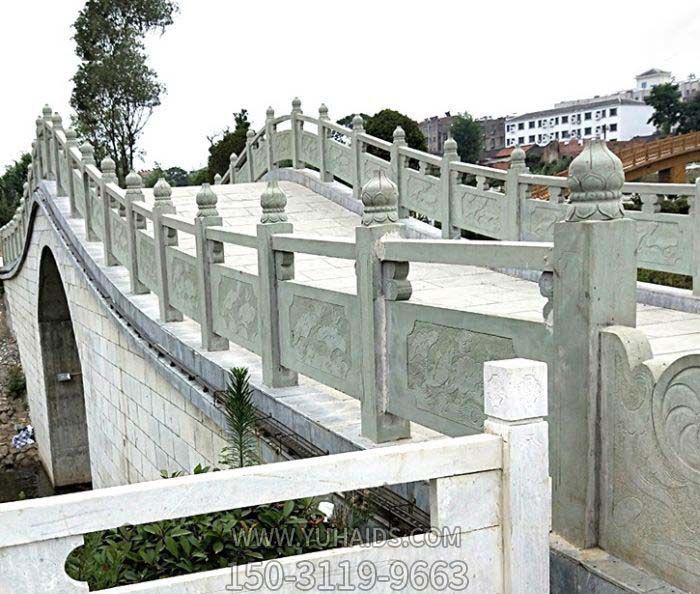 青砖园林拱桥大理石栏杆雕塑