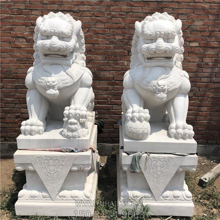 酒店庭院门前摆放汉白玉雕刻招财镇宅狮子摆件雕塑