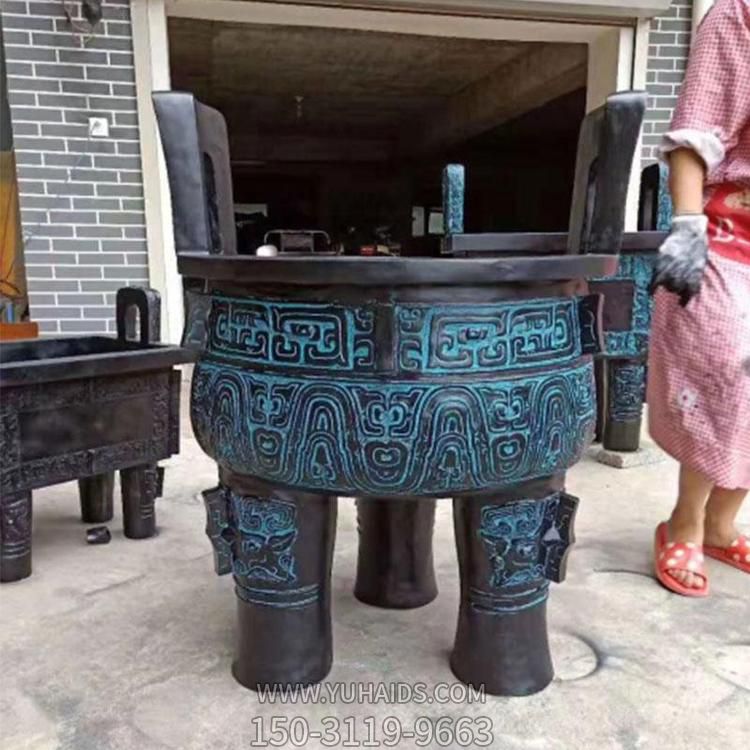 仿古青铜器圆鼎雕塑