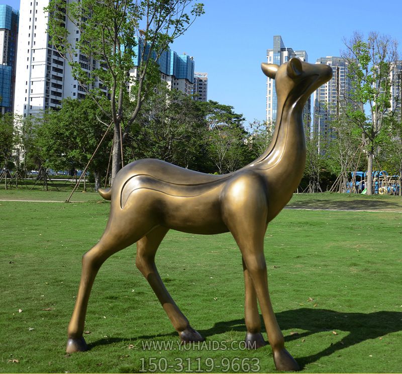 公园不锈钢仿铜一只行走的梅花鹿雕塑