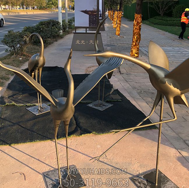 公园池塘不锈钢仿铜抽象丹顶鹤雕塑